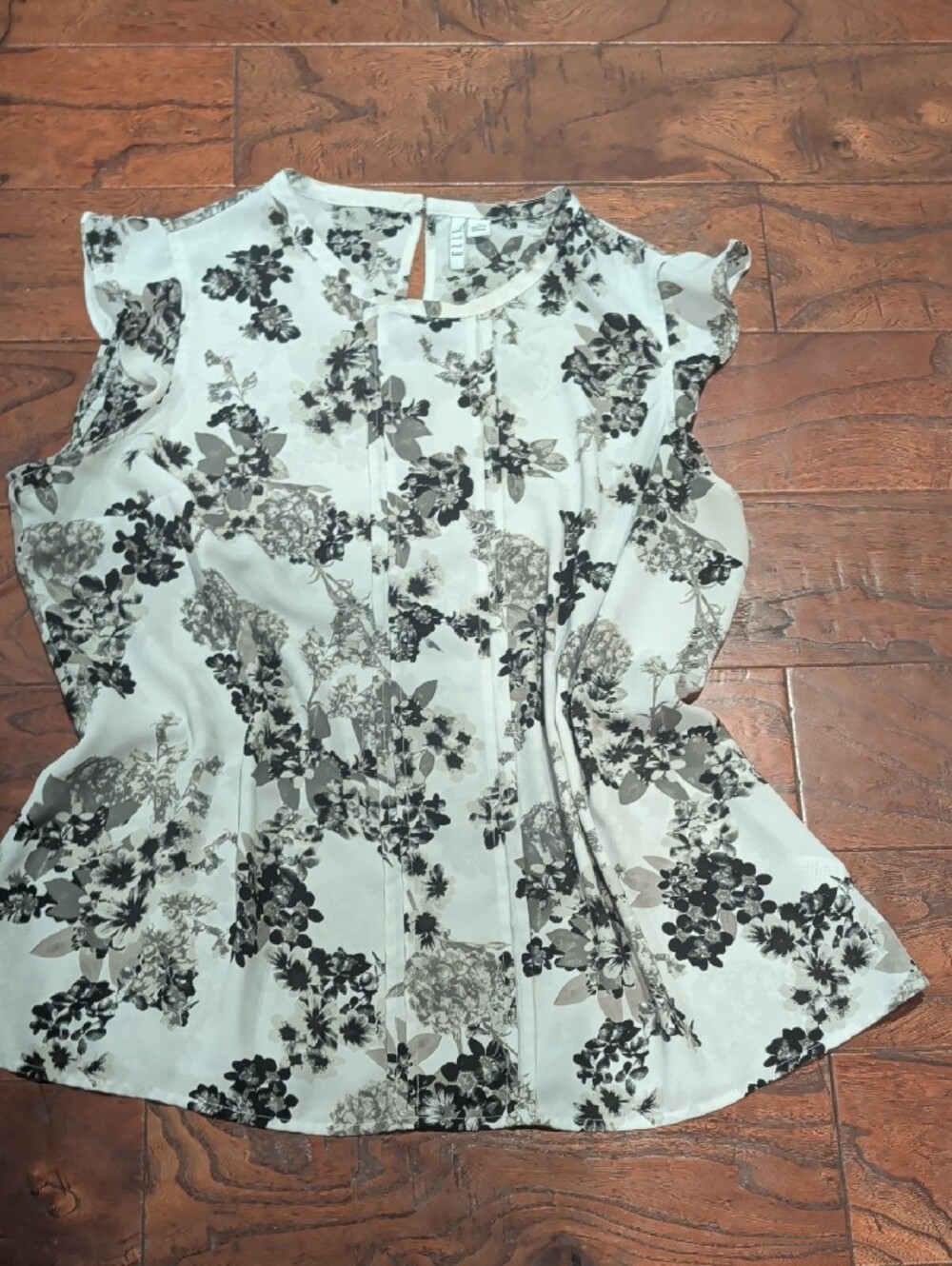 Elle Black & White Floral Ruffle Cap-Sleeve Camisole - Picture 4 of 6